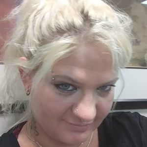 Meet your Posher, Lora